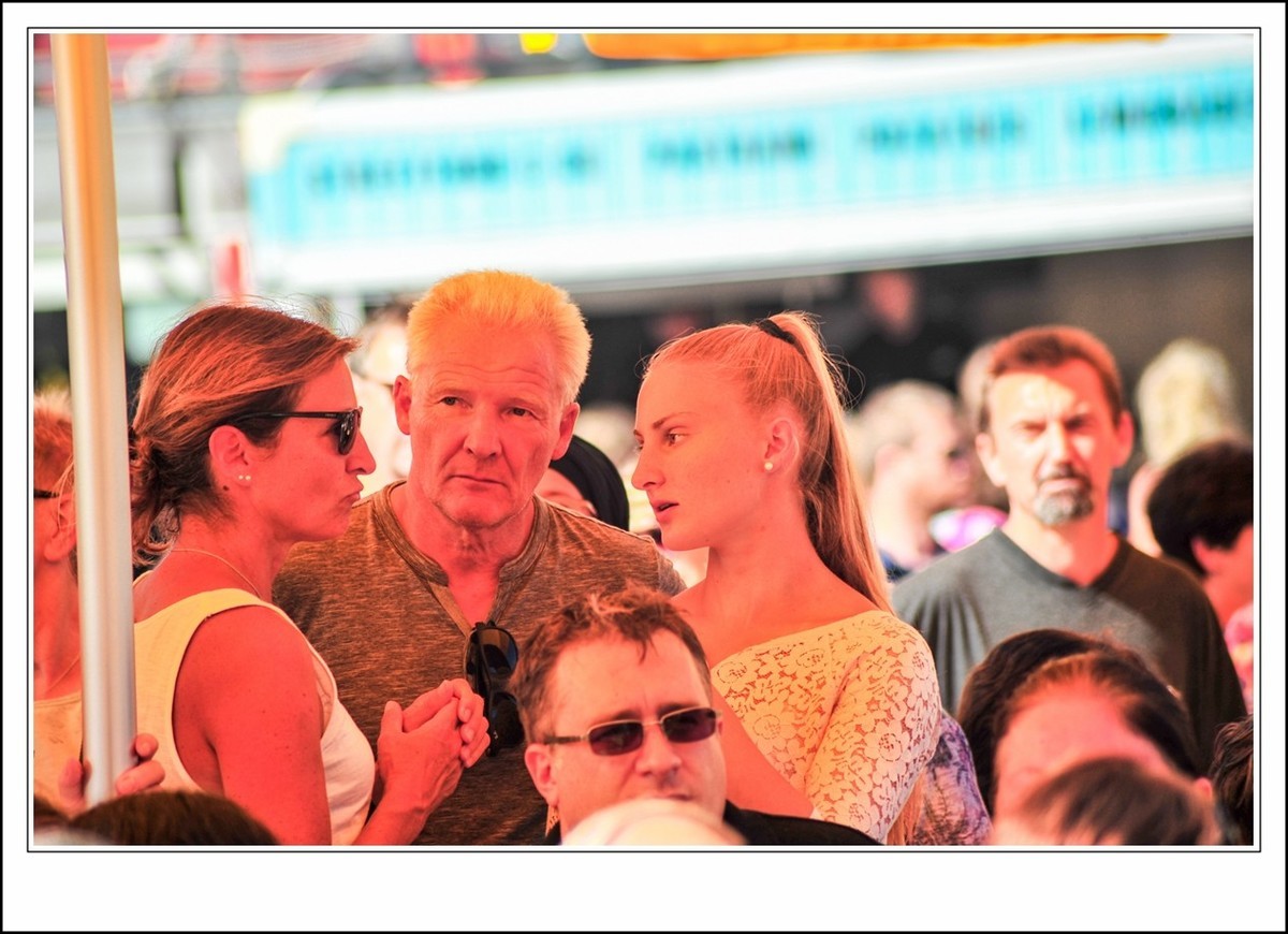 节日中---人物远射秒拍