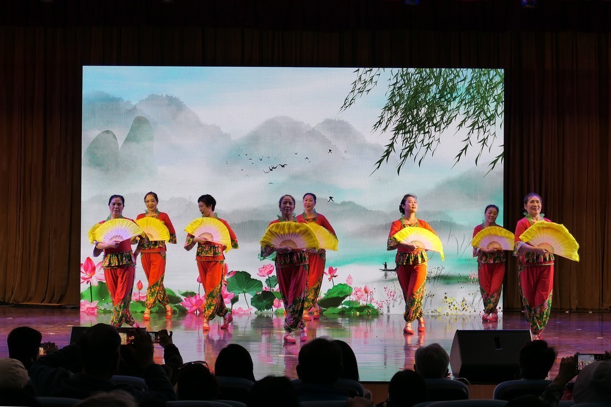 石景山区“唱支山歌给母亲”老街坊文艺汇演 （昨天下午拍摄）——祝母亲节快乐！