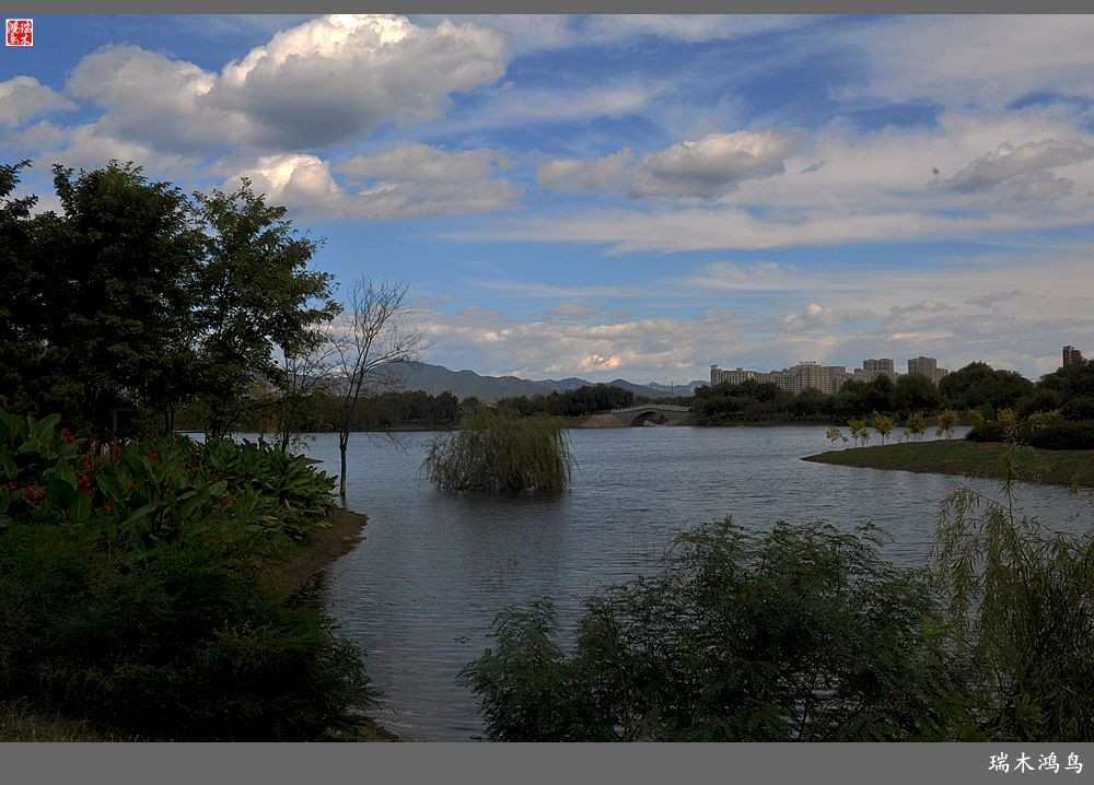 【追寻醉美秋色】64.傍水临风景色美，天光云影共徘徊