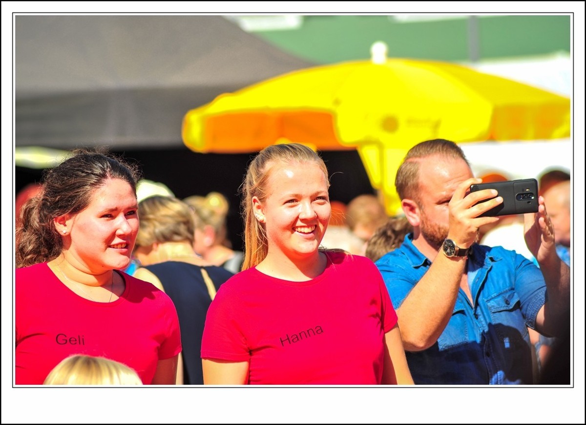 节日中---人物远射秒拍