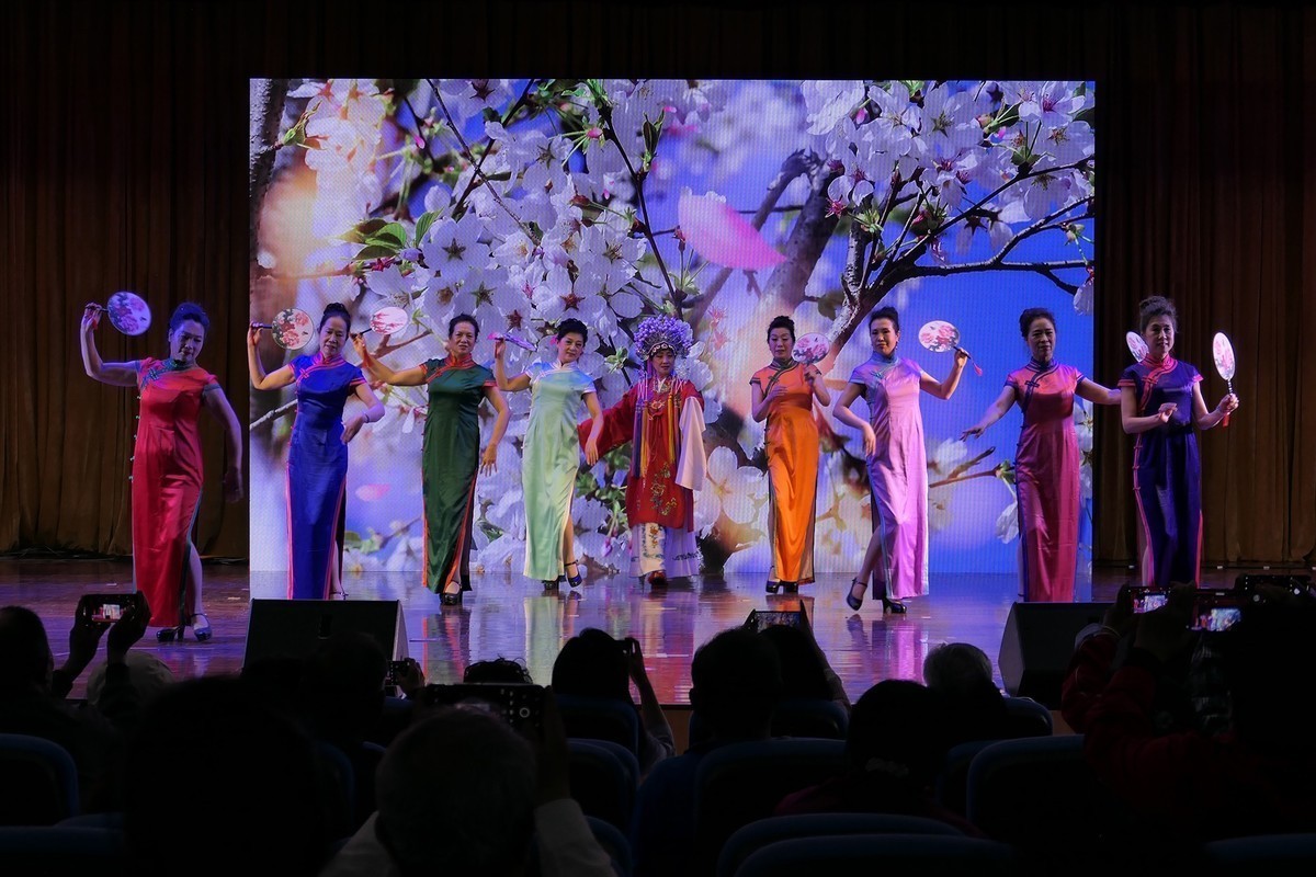 石景山区“唱支山歌给母亲”老街坊文艺汇演 （昨天下午拍摄）——祝母亲节快乐！