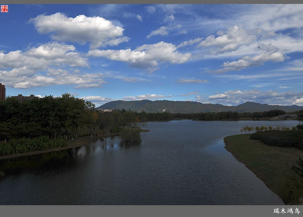 【追寻醉美秋色】64.傍水临风景色美，天光云影共徘徊