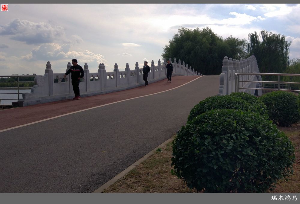 【追寻醉美秋色】64.傍水临风景色美，天光云影共徘徊