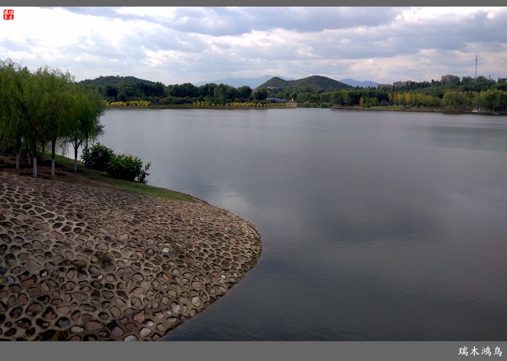 【追寻醉美秋色】64.傍水临风景色美，天光云影共徘徊