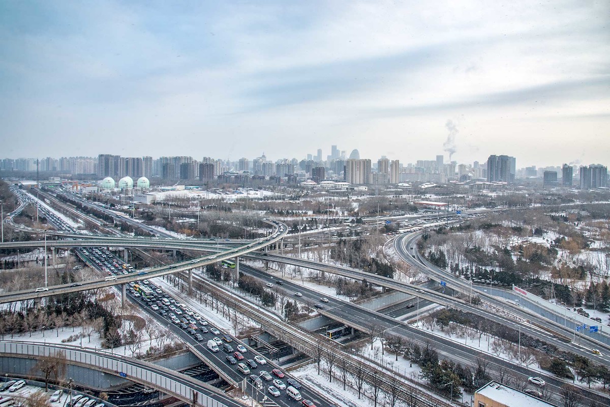 我正在楼台观雪景