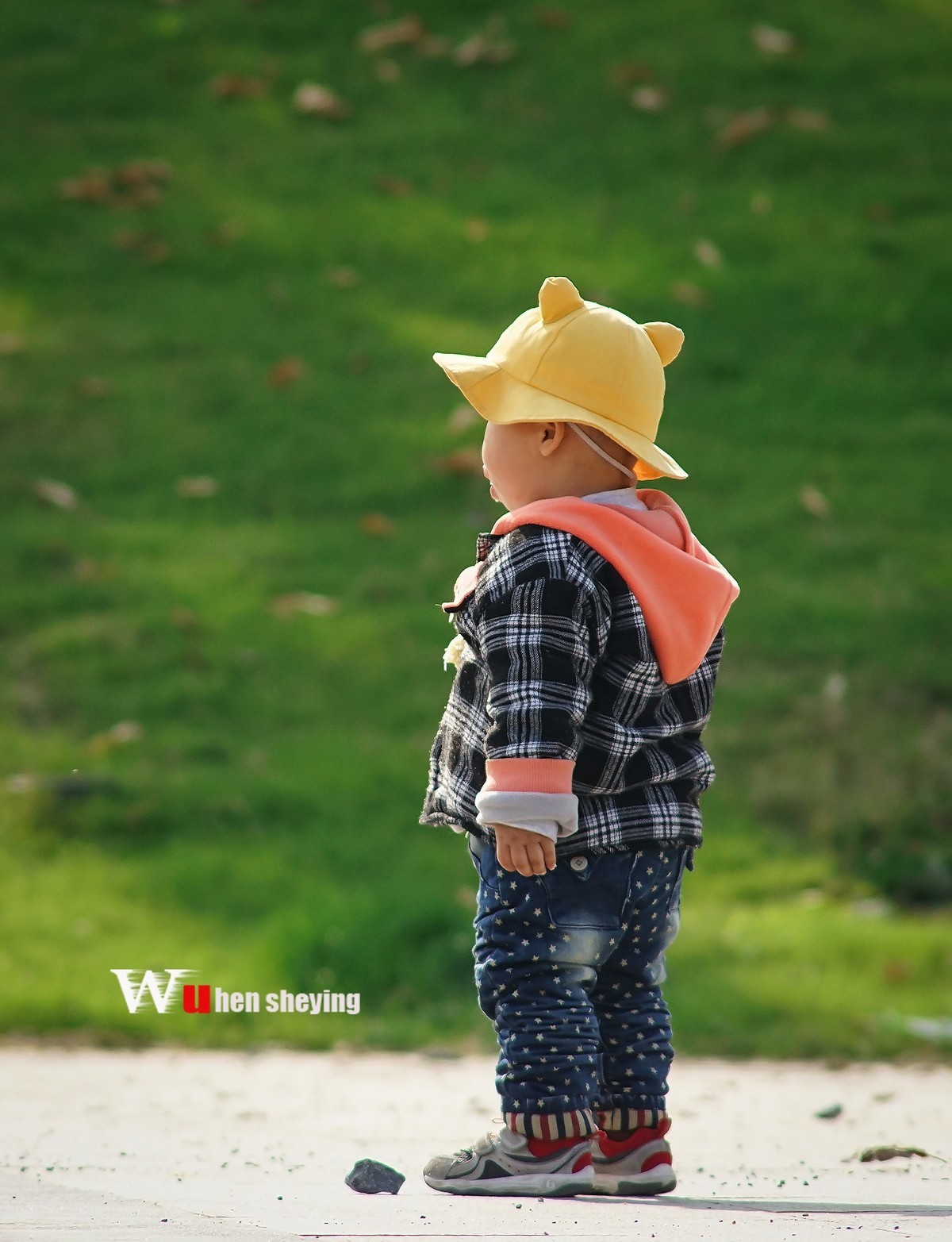 吃香蕉的小孩子