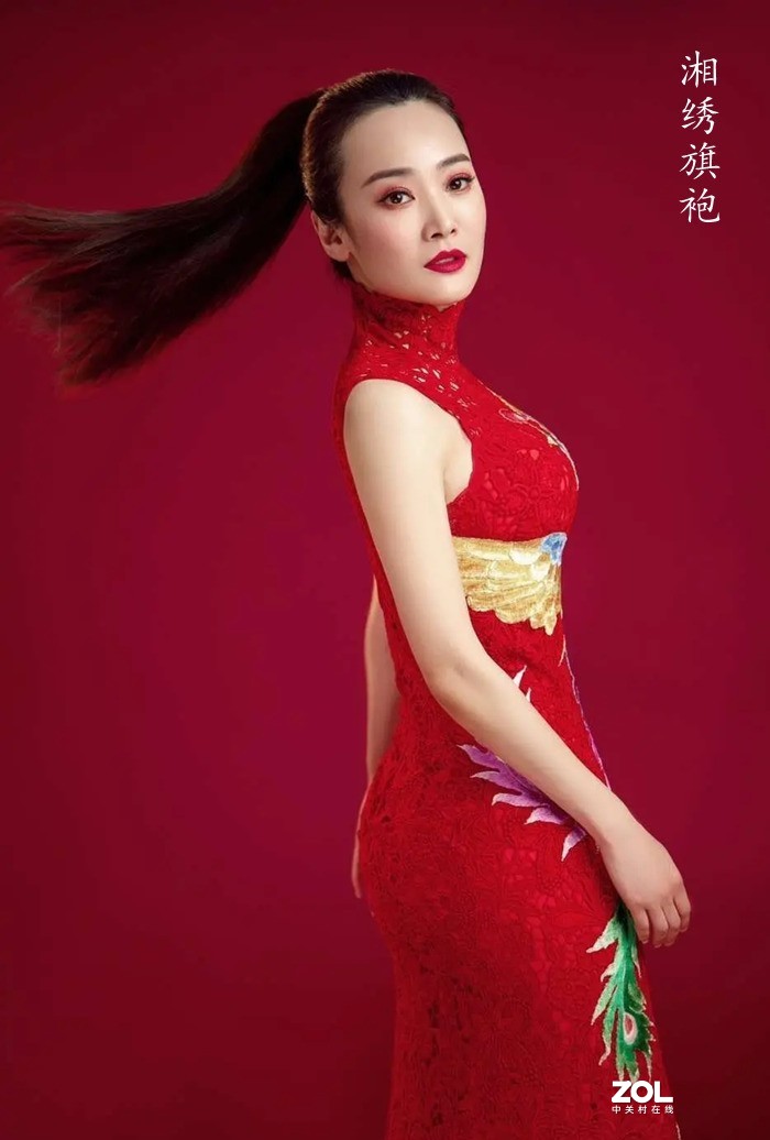 中国红湘绣旗袍