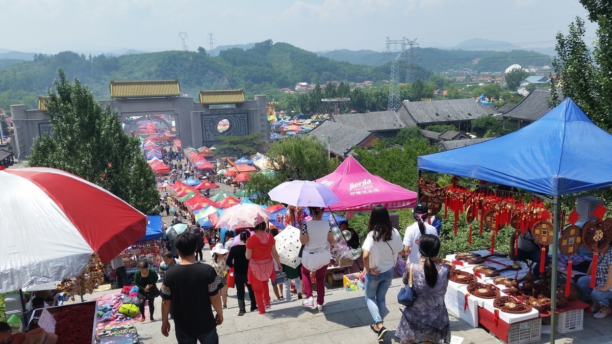 天水凤凰山庙会图片