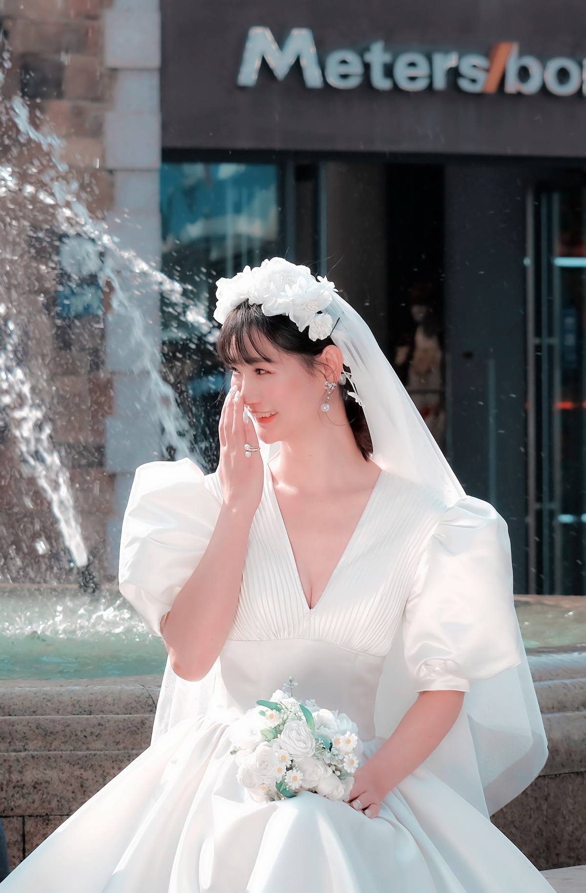 蹭拍婚纱照，祝一对新人相亲相爱幸福永远。