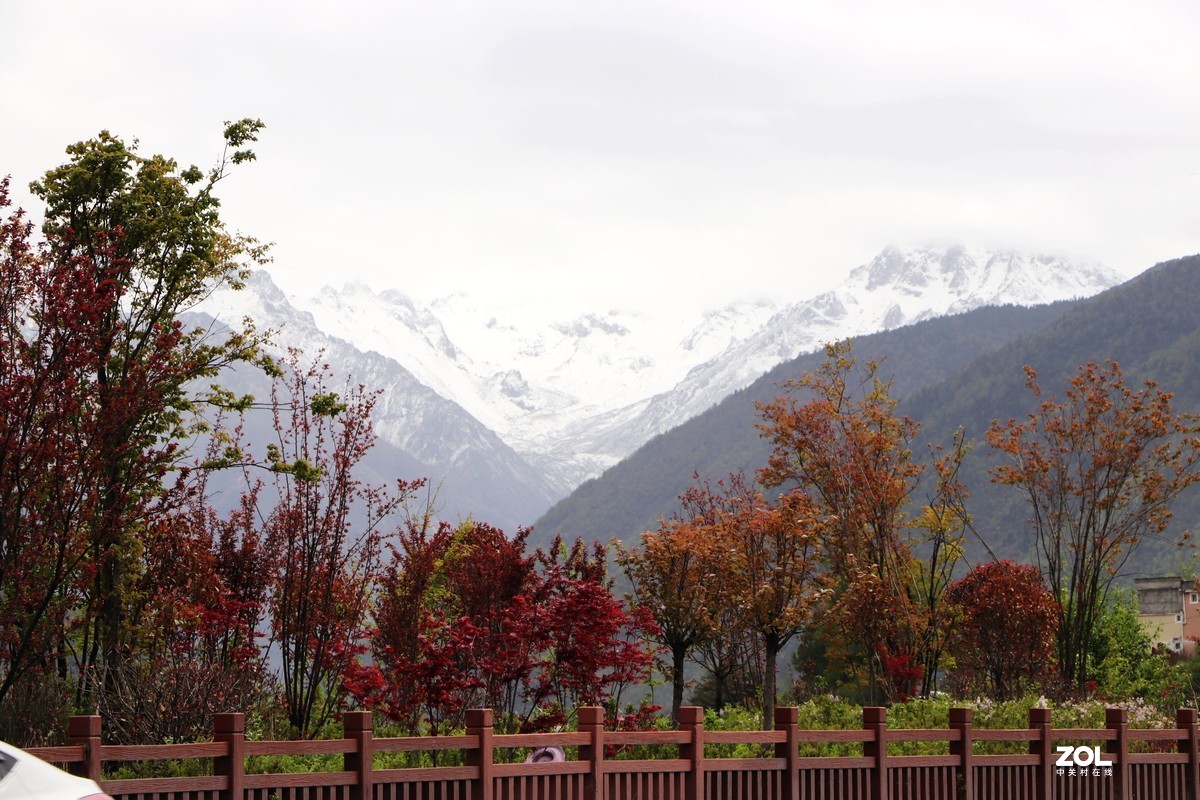 远眺雪山