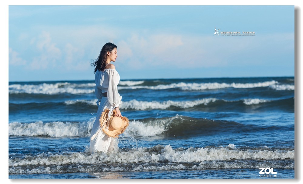 海风轻轻的吹，海浪轻轻的摇