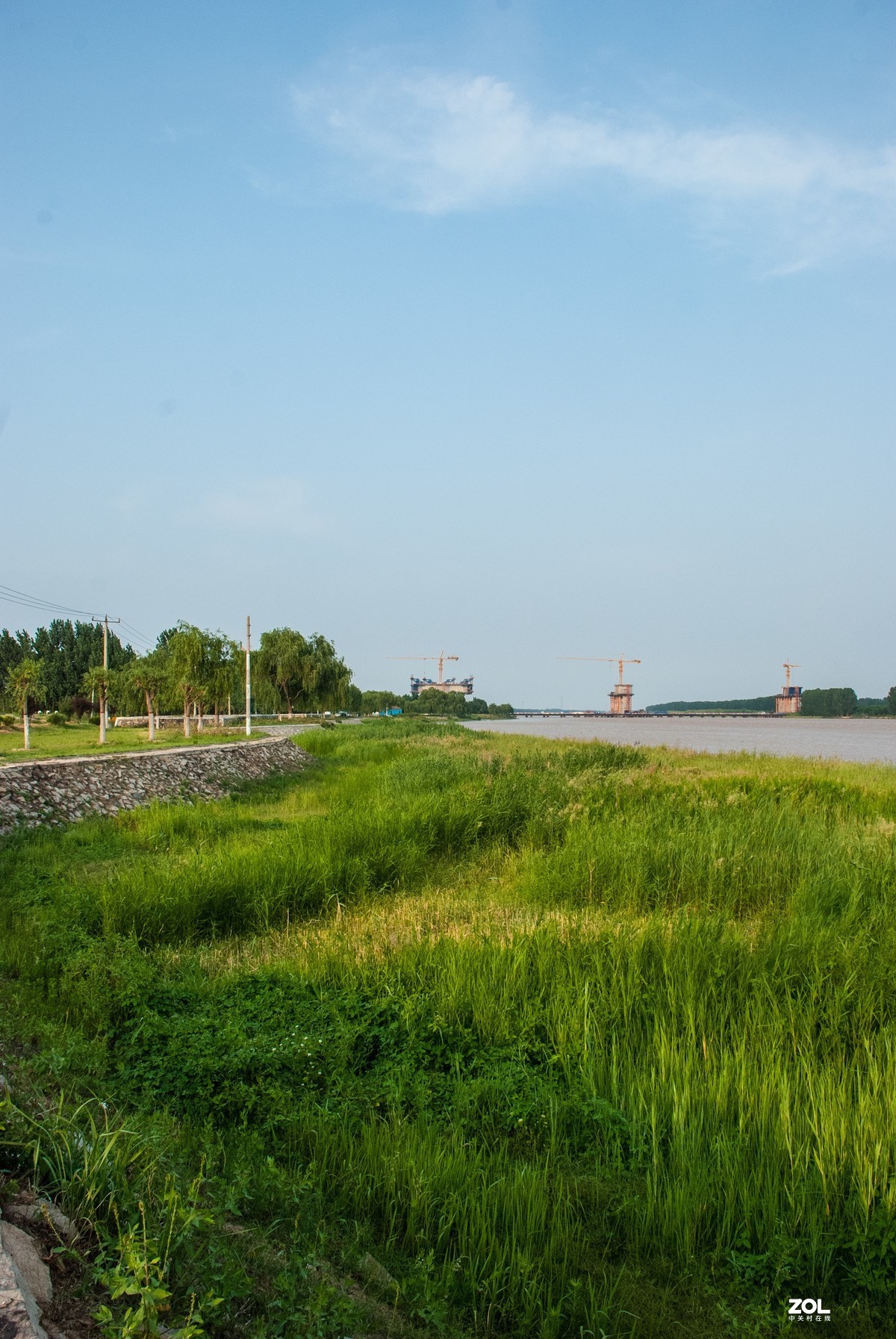 美丽的河畔乡村