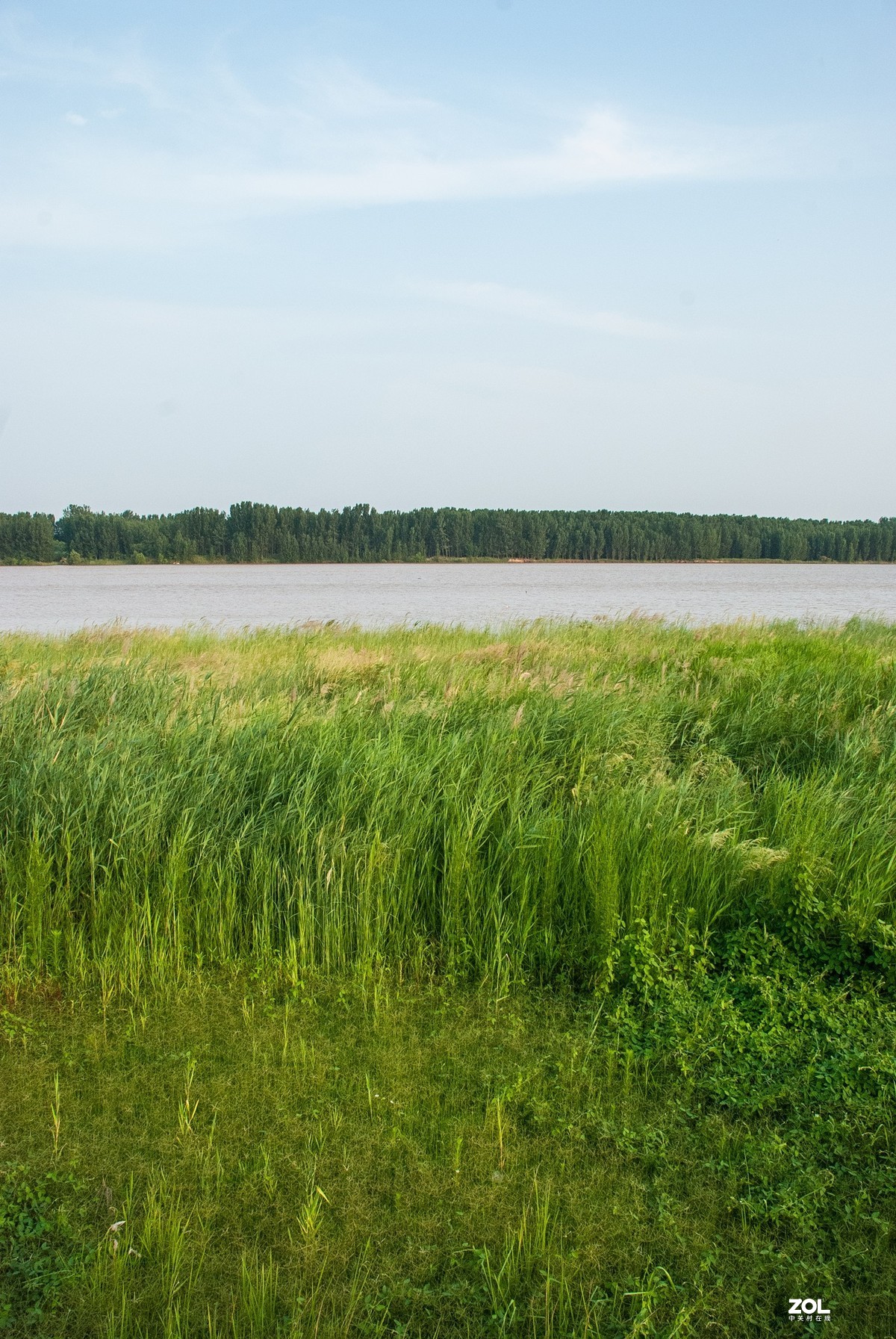 美丽的河畔乡村