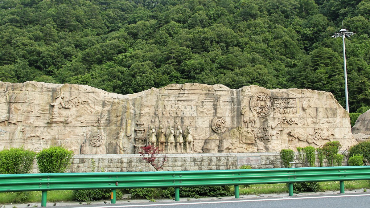 旅途随拍--秦岭服务区