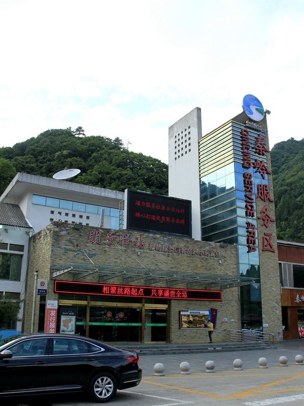 旅途随拍--秦岭服务区