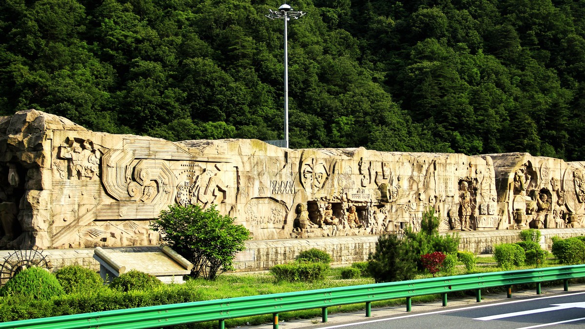 旅途随拍--秦岭服务区