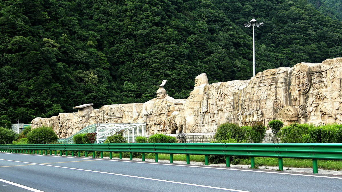 旅途随拍--秦岭服务区