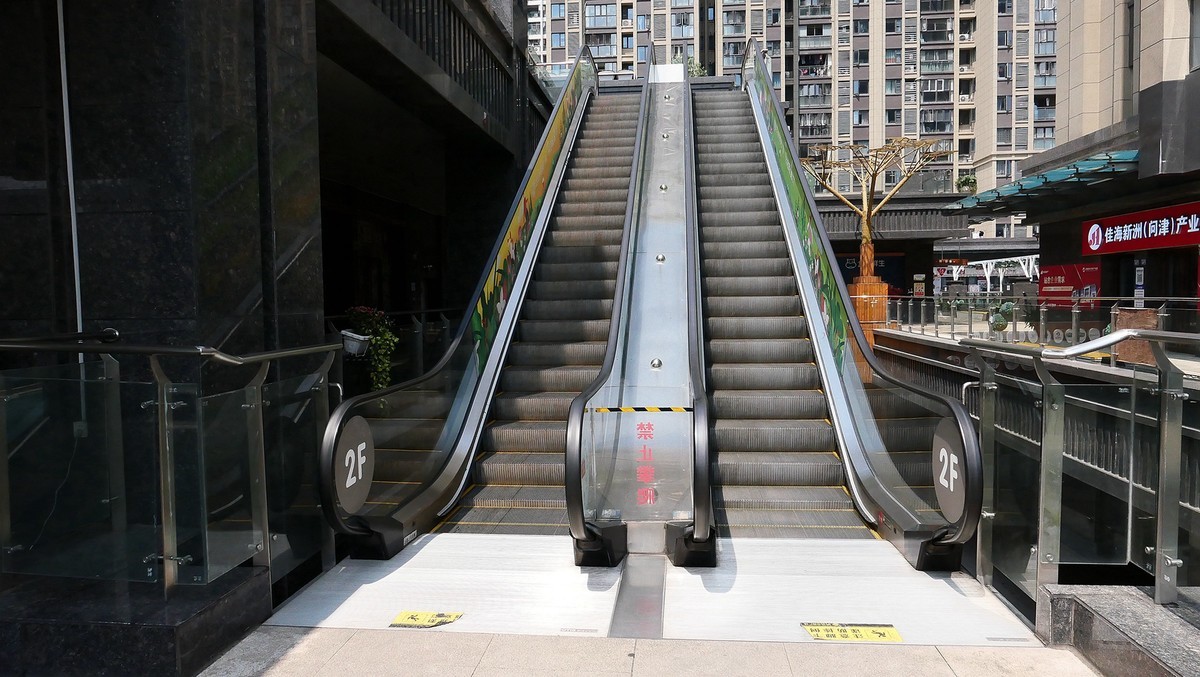 试机（小卡片机DC-LX100M2）武汉印象---琴台剧院和五环大道街景随拍！