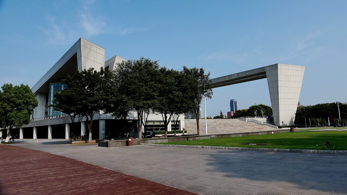 试机（小卡片机DC-LX100M2）武汉印象---琴台剧院和五环大道街景随拍！