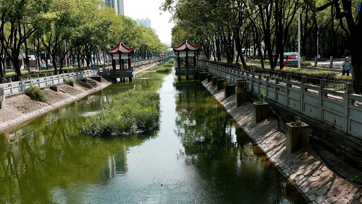 试机（小卡片机DC-LX100M2）武汉印象---琴台剧院和五环大道街景随拍！