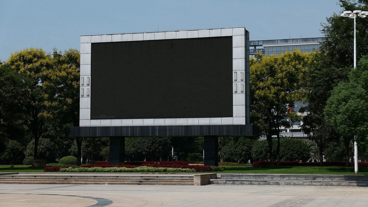 试机（小卡片机DC-LX100M2）武汉印象---琴台剧院和五环大道街景随拍！