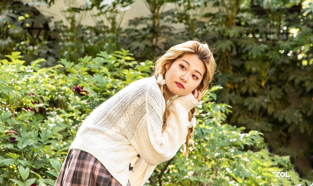 相山牡丹园蹭拍女大学生