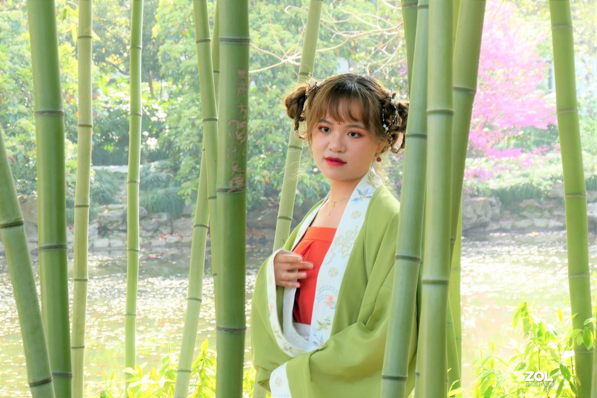 【竹林女孩-2】——摄于上海桂林公园