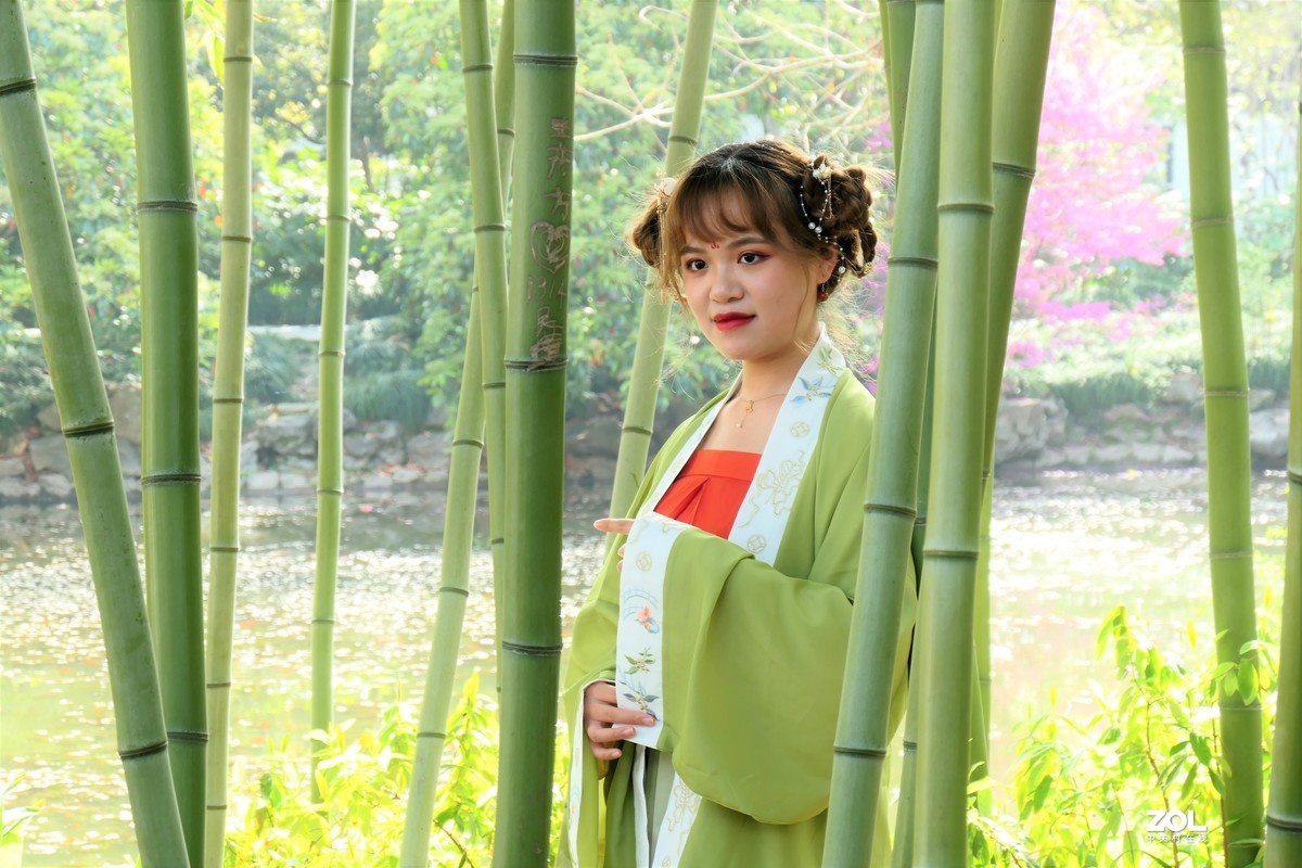 【竹林女孩-2】——摄于上海桂林公园