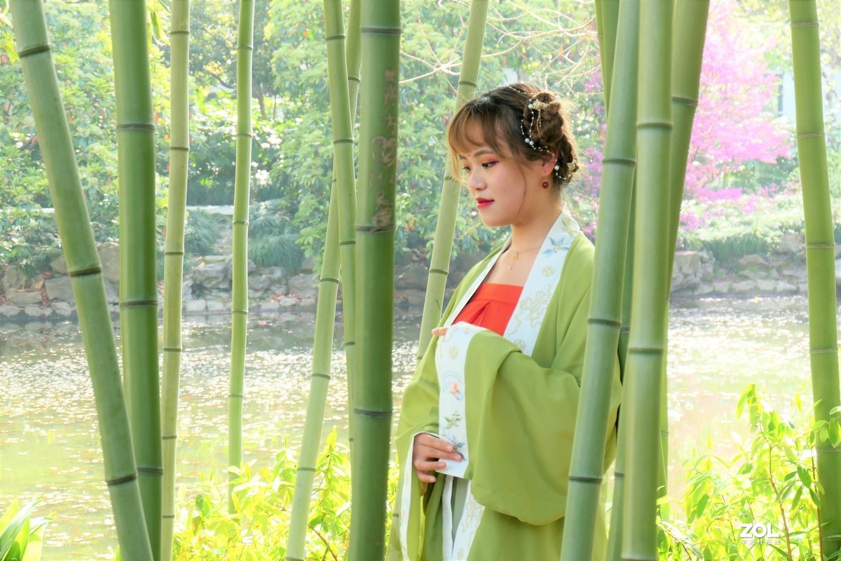 【竹林女孩-2】——摄于上海桂林公园