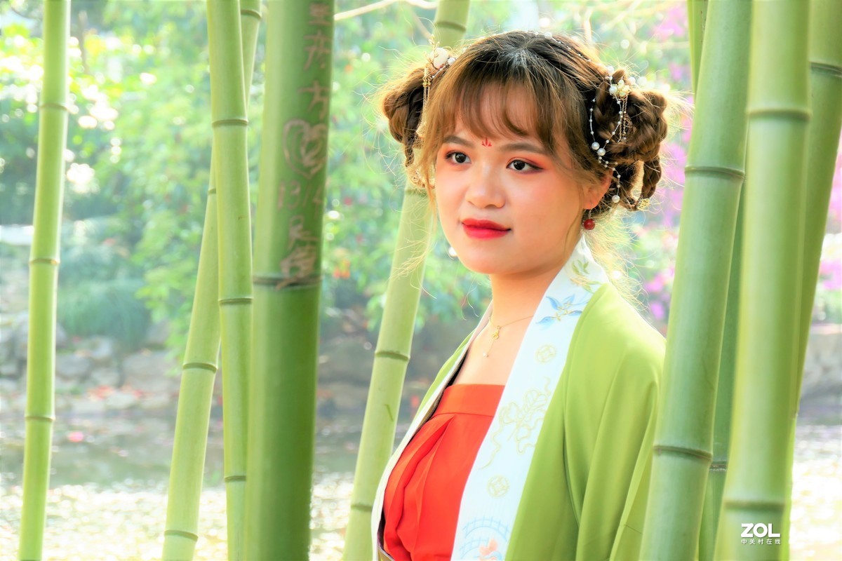 【竹林女孩-2】——摄于上海桂林公园