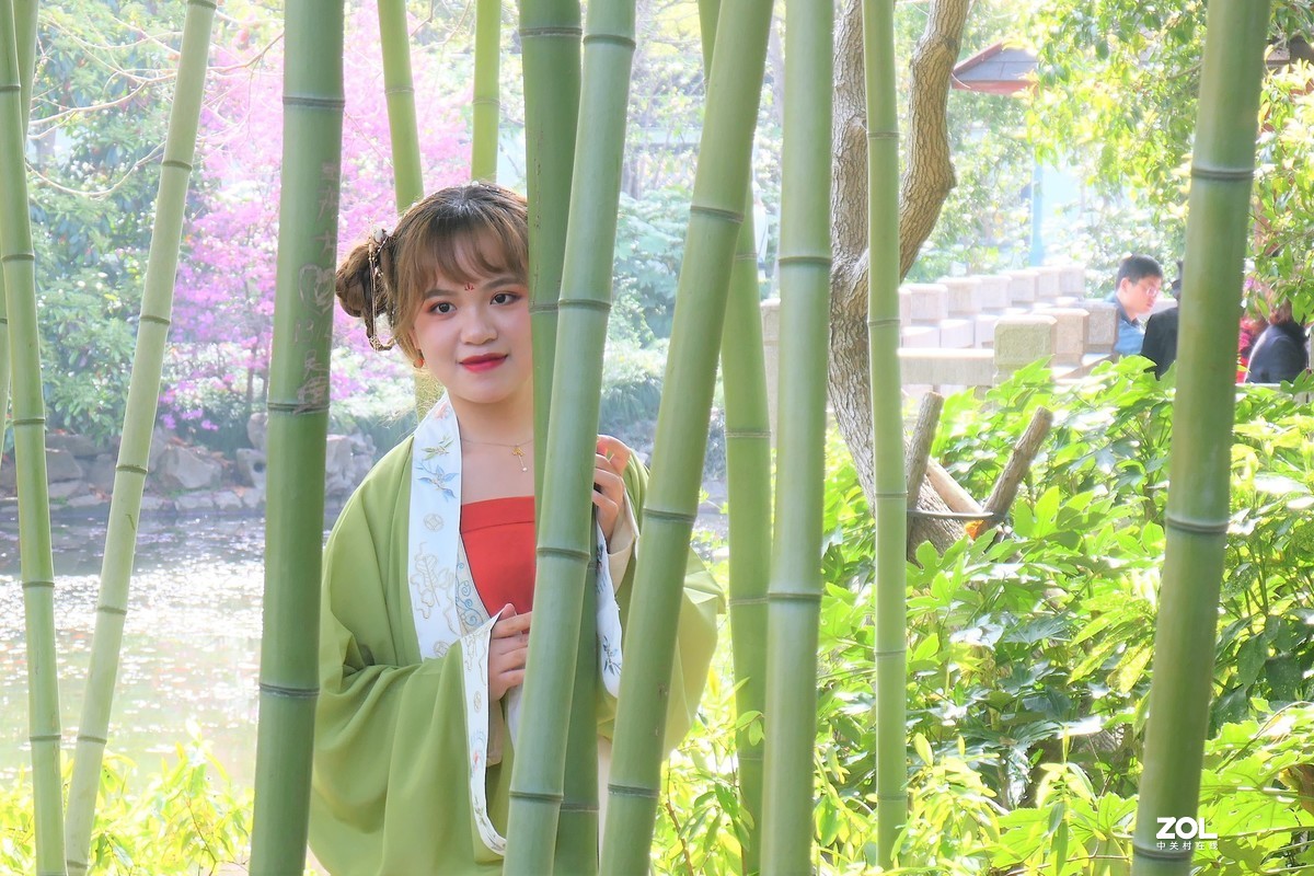 【竹林女孩-2】——摄于上海桂林公园
