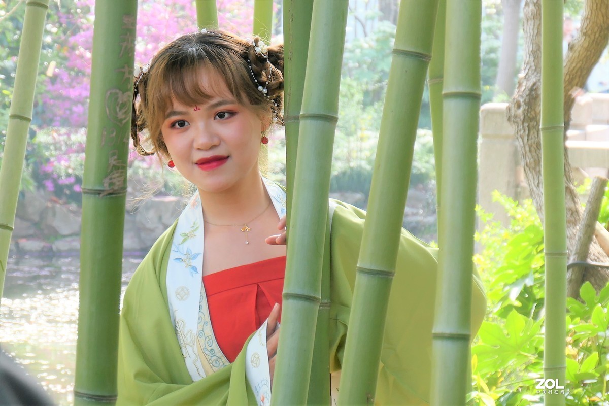 【竹林女孩-2】——摄于上海桂林公园