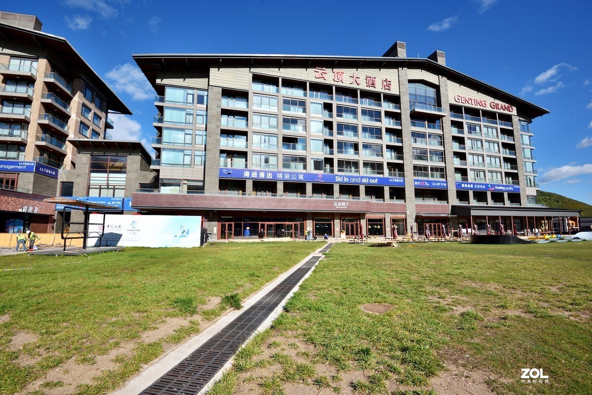 崇礼云顶大酒店夏日的滑雪场风光