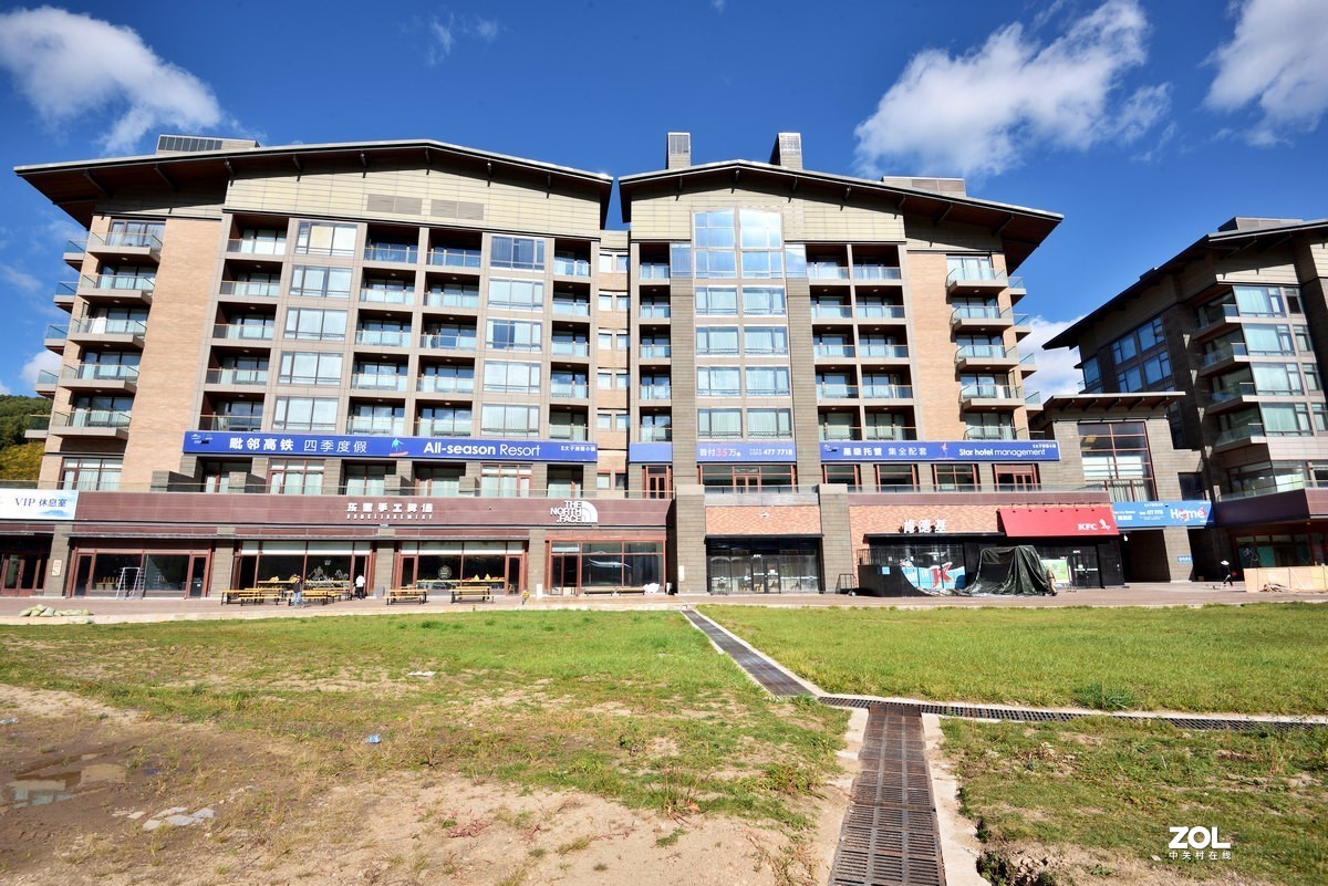 崇礼云顶大酒店夏日的滑雪场风光