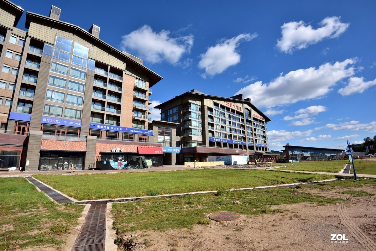 崇礼云顶大酒店夏日的滑雪场风光