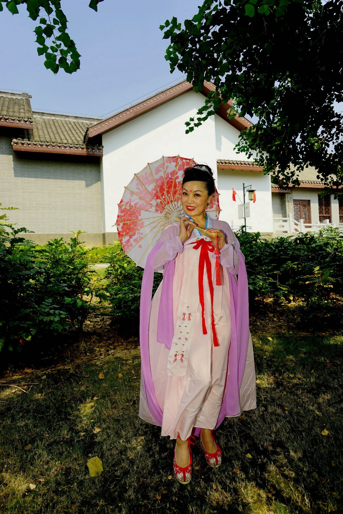 休闲在码头潭公园的静如美女！