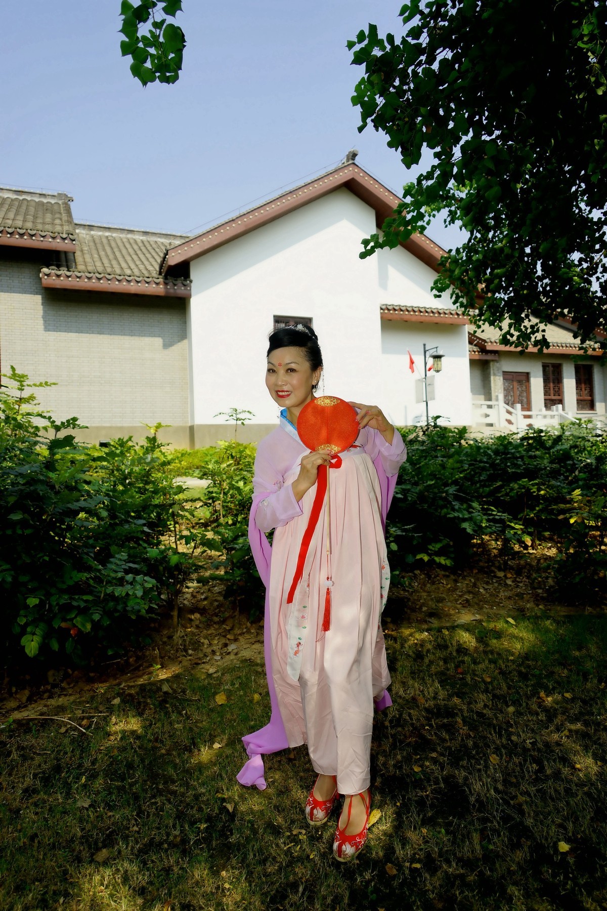 休闲在码头潭公园的静如美女！