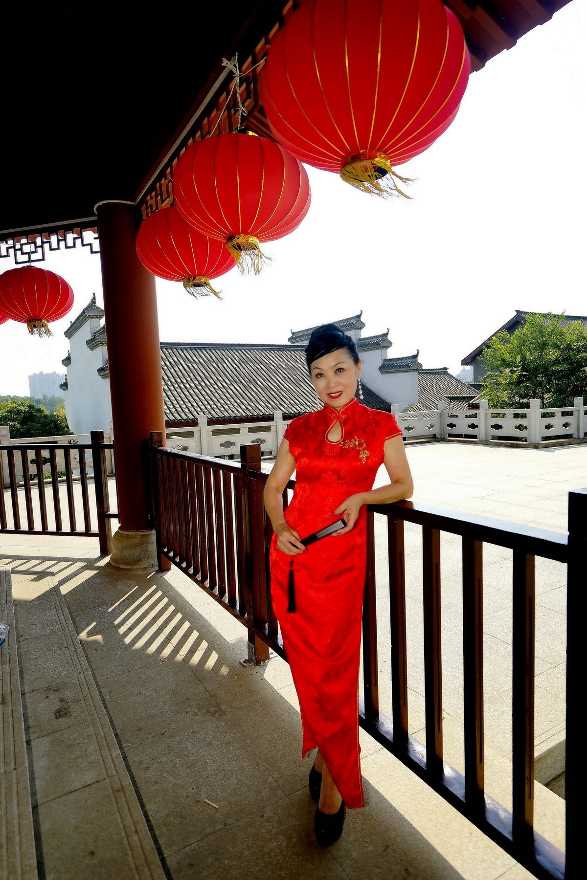 休闲在码头潭公园的静如美女！