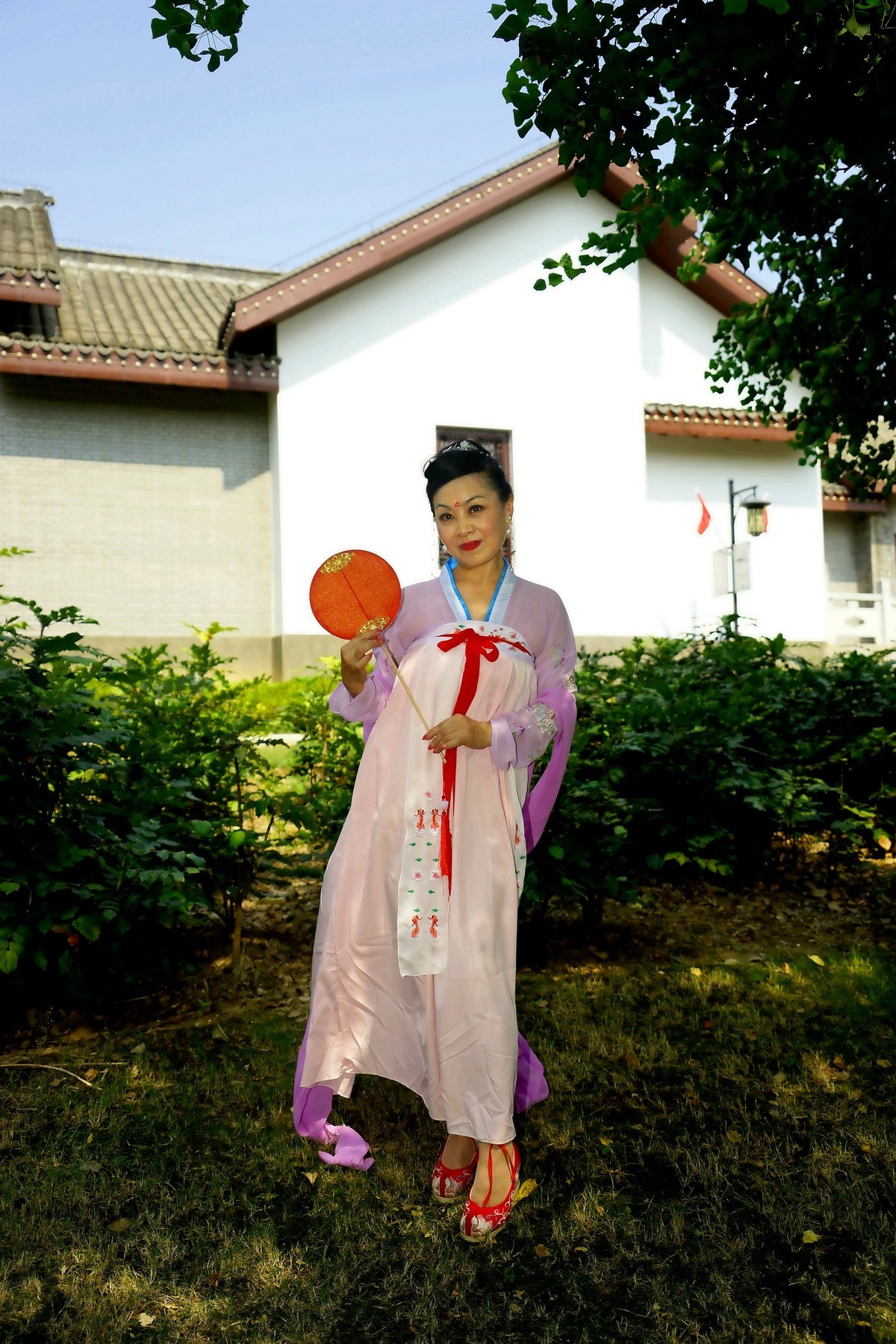 休闲在码头潭公园的静如美女！