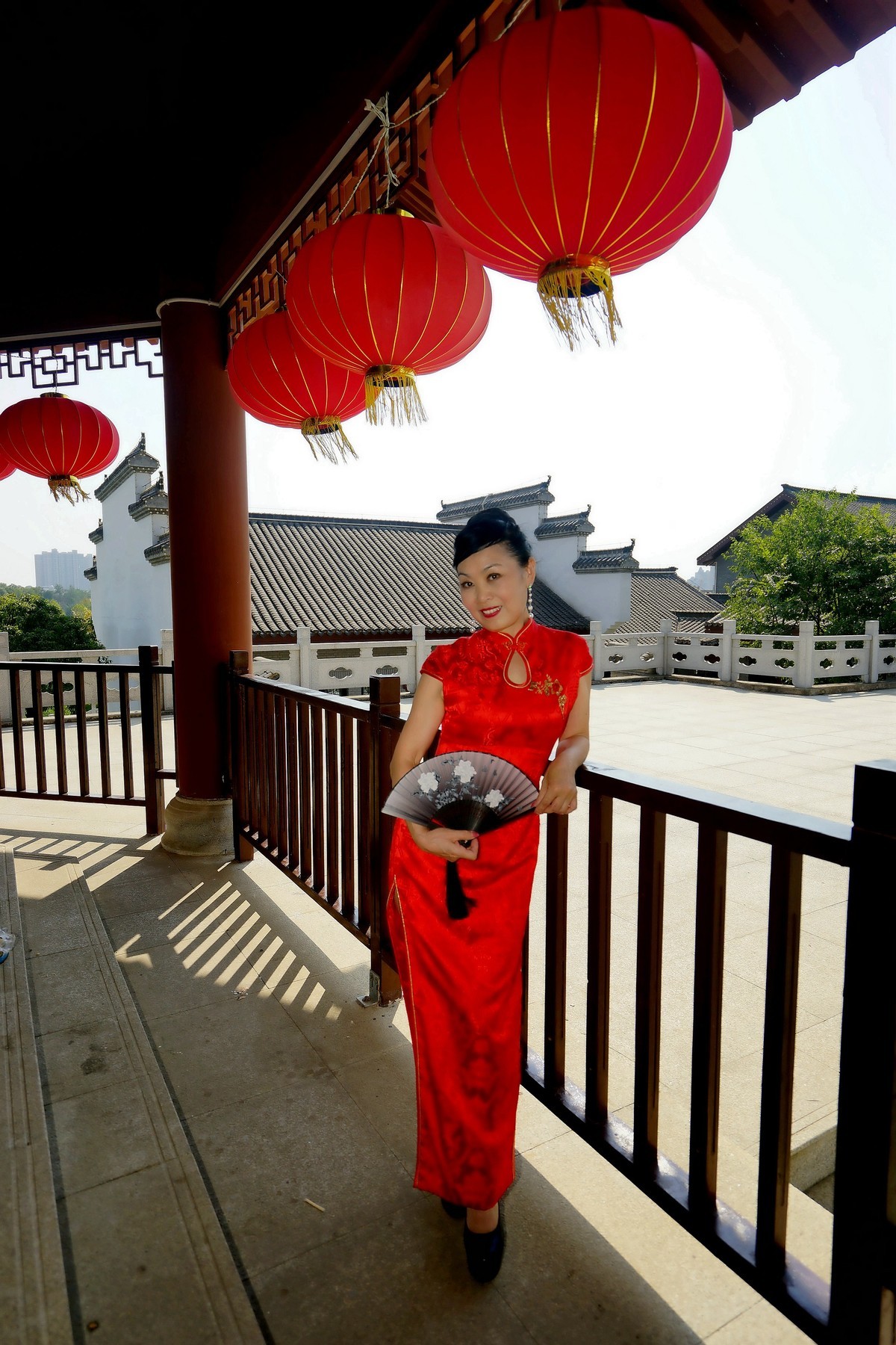 休闲在码头潭公园的静如美女！