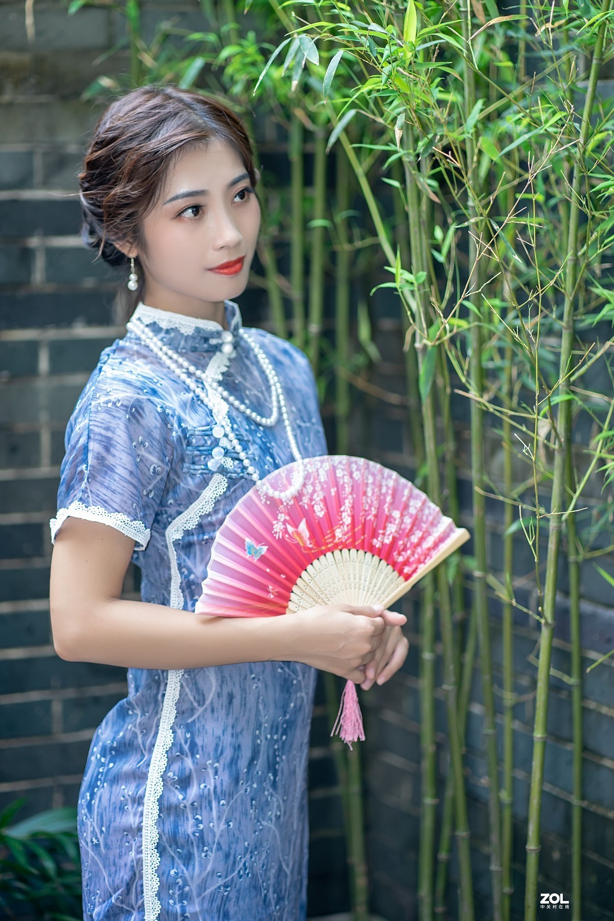 旗袍美女〔溜溜〕