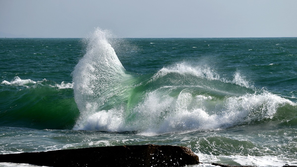 波涛汹涌红海湾汕尾