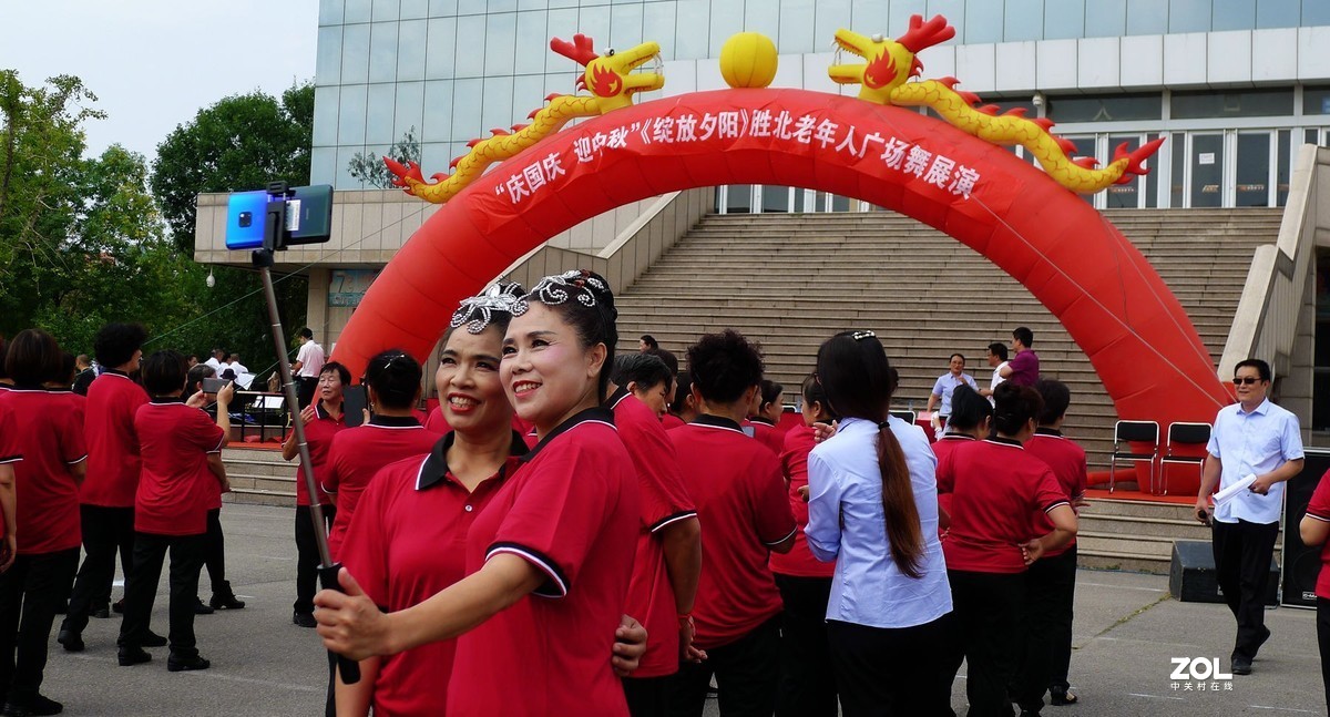 ?金秋“绽放夕阳”