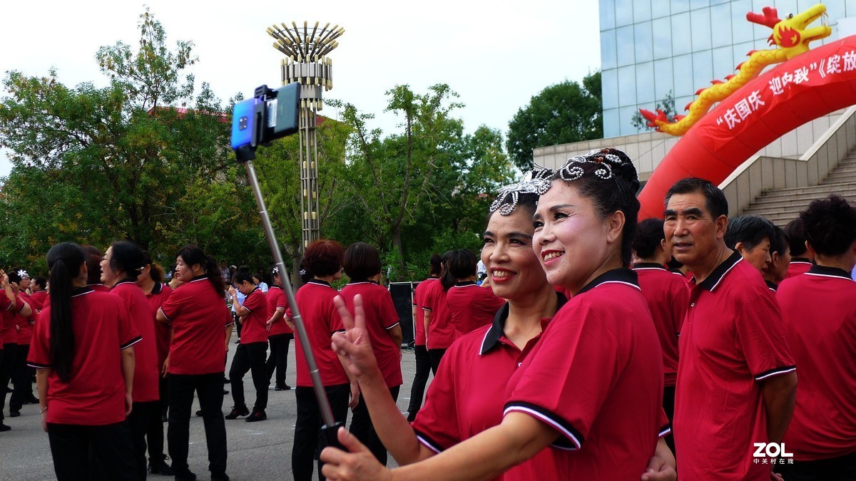 ?金秋“绽放夕阳”