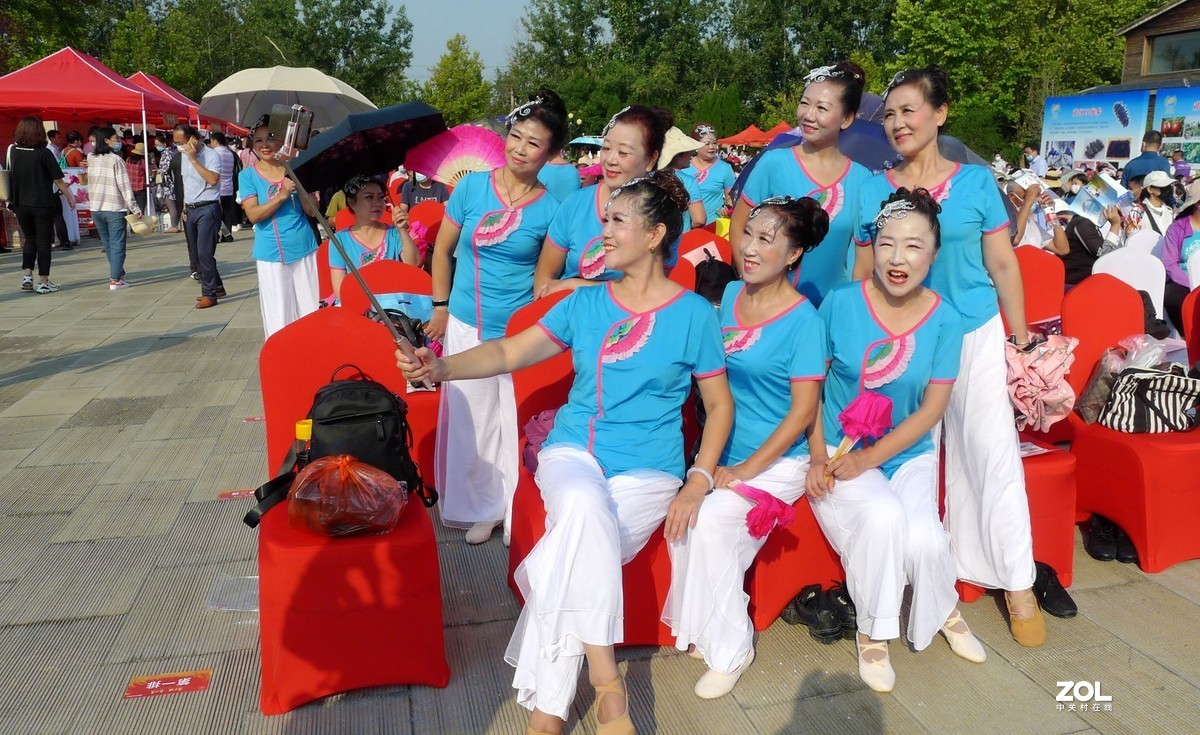 ?金秋“绽放夕阳”