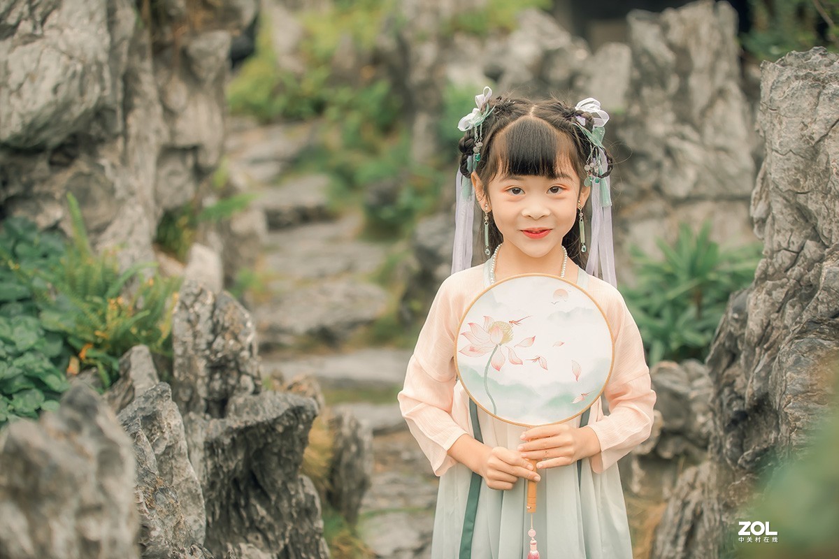 汉服小姑娘。
