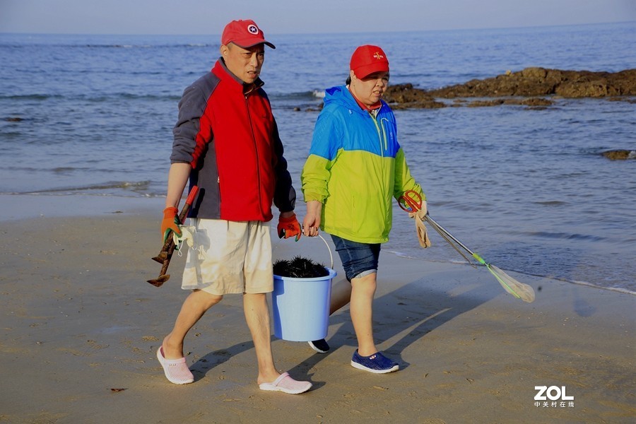 142【寿星老海南游摄日记】21.01.15海南长島蓝湾趕海人丰收的海胆!