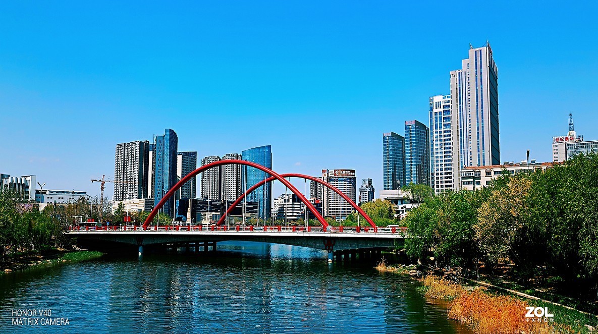 实际前后上的这些《雕塑人像》都是与风筝有关的，这是在风筝城拍的。