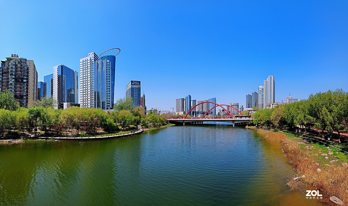 实际前后上的这些《雕塑人像》都是与风筝有关的，这是在风筝城拍的。