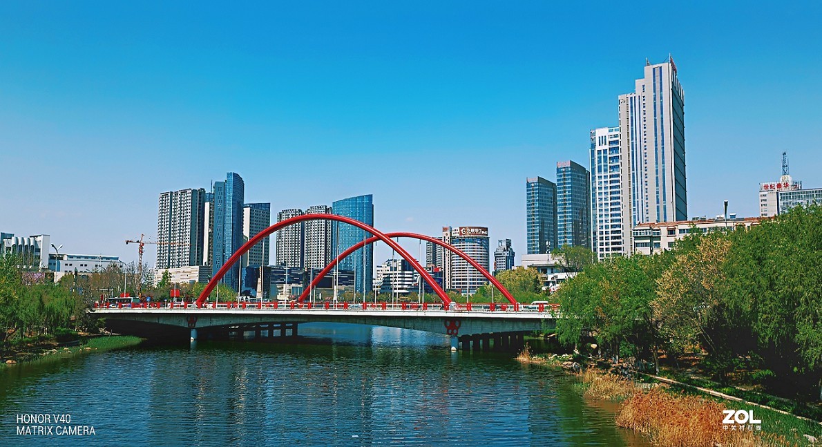 实际前后上的这些《雕塑人像》都是与风筝有关的，这是在风筝城拍的。